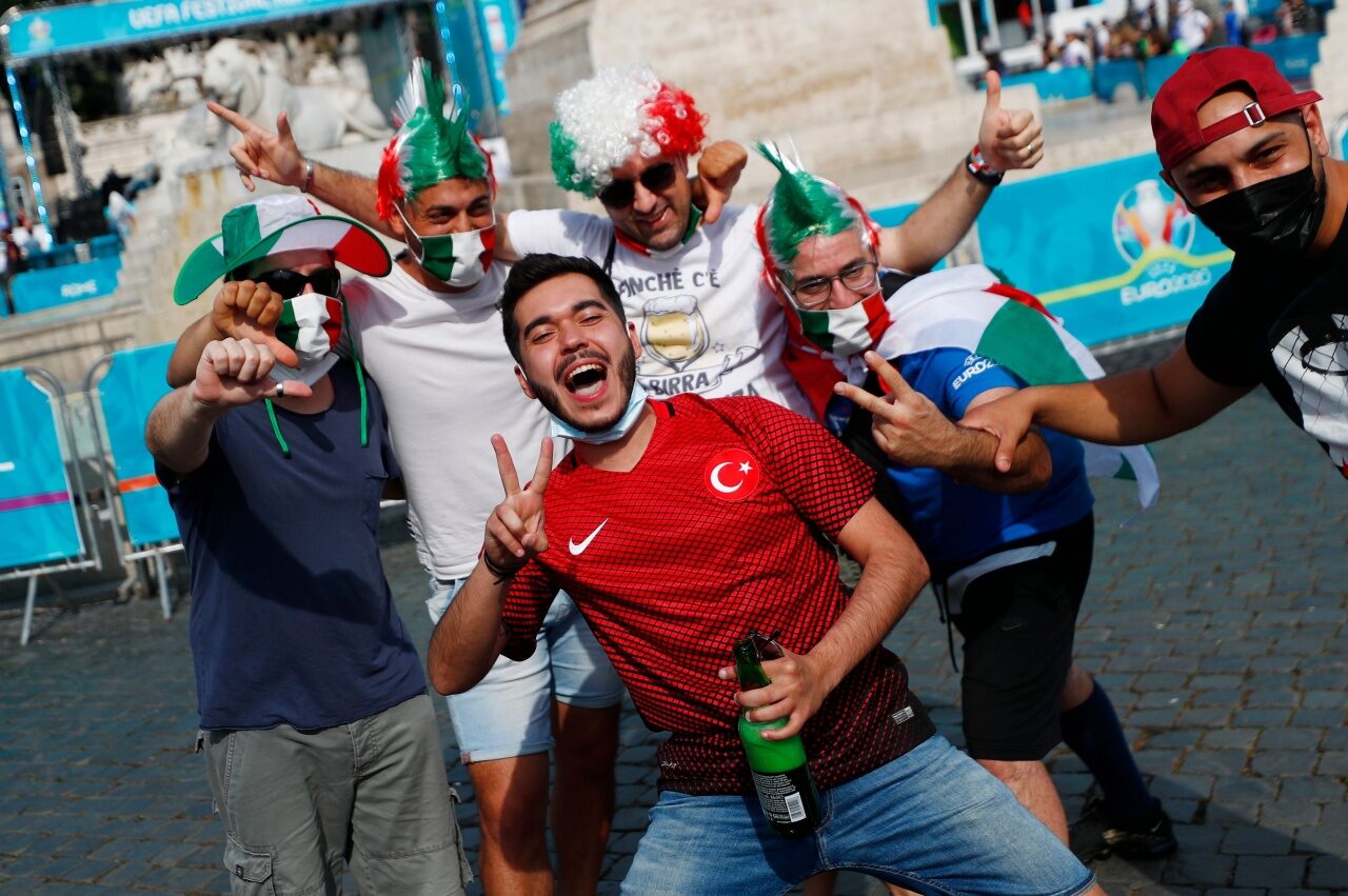 ยูโร 2020 : แฟนบอล ตุรกี - อิตาลี ปลุกชีวิตกรุงโรมคึกคักอีกครั้ง