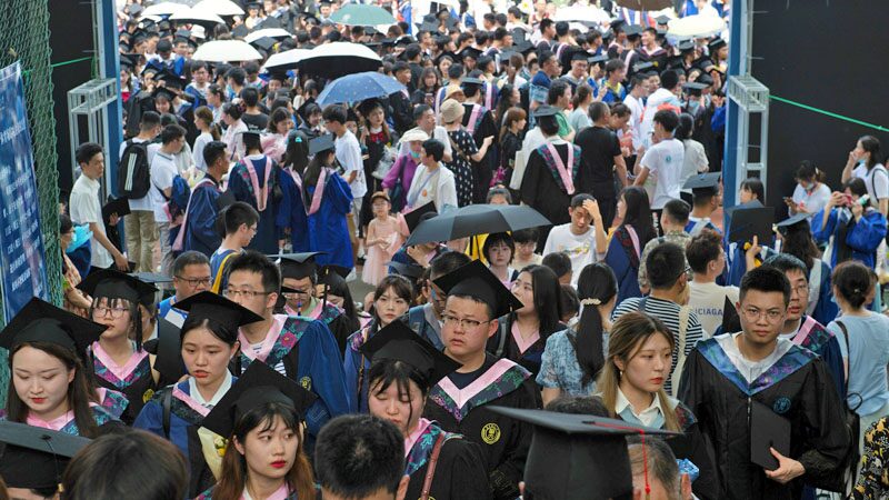 La Universidad de Wuhan celebra ceremonia de graduación