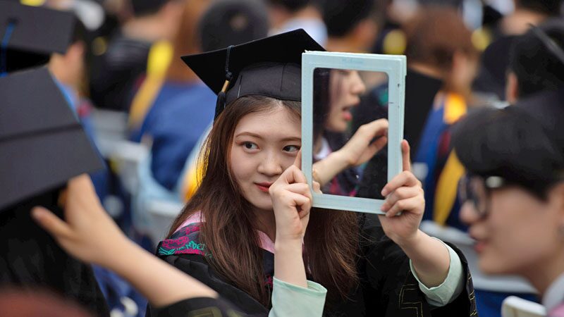 La Universidad de Wuhan celebra ceremonia de graduación