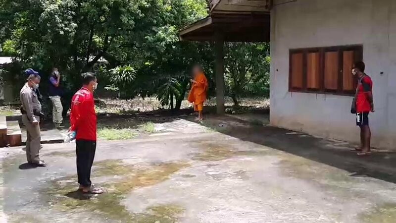 พระเครียด โควิดพรากโยมพี่ ซดเหล้าขาวเมาแอ๋ อ้างถูกกักตัวไปร่วมงานศพที่กรุงเทพฯไม่ได้
