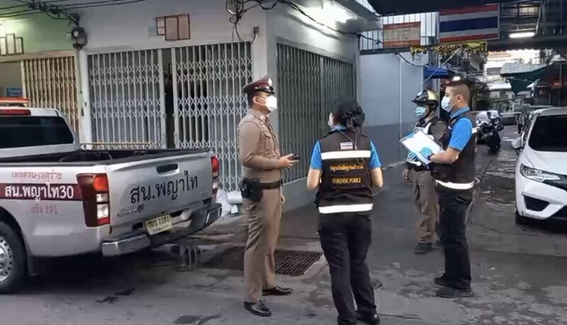 ลูกสาวป่วยติดเตียง ติดโควิด นอนเสียชีวิตในบ้าน พ่อทำใจไม่ได้ ก่อนพบศพตกตึกดับหน้าบ้านในพื้นที่ ย่านราชเทวี