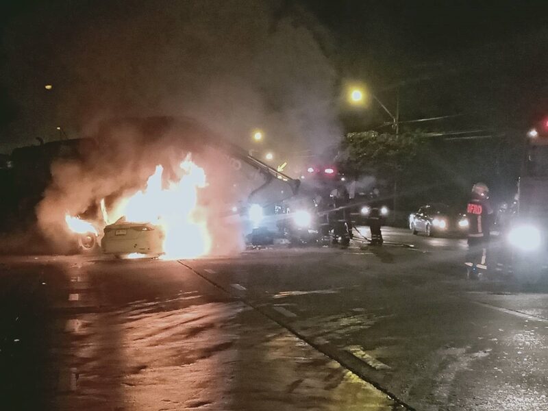 สลด แท็กซี่ พุ่งชนรถบรรทุก แก๊สระเบิด ไฟลุกพรึ่บเผาวอด คลอกคนขับเสียชีวิตคาที่