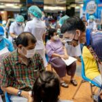 ราชวิทยาลัยจุฬาภรณ์ ฉีดวัคซีน “ซิโนฟาร์ม” กลุ่มเปราะบาง 6,400 ราย ถวายเป็นพระกุศล