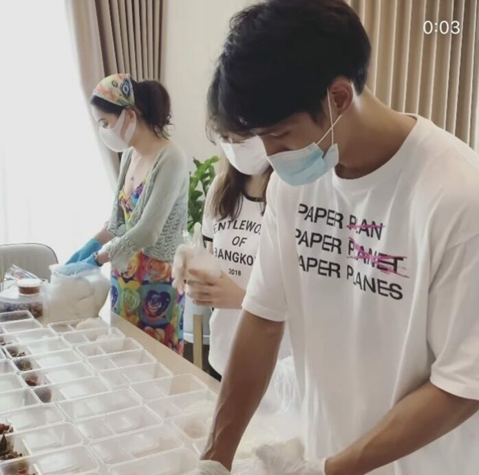 แกรนด์ - เด่นคุณ ร่วมกันทำข้าวกล่อง