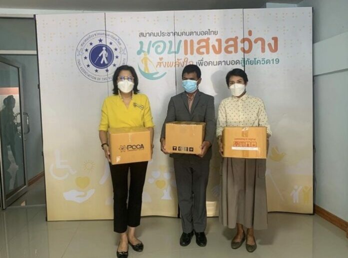ท็อป ดารณีนุช เป็นตัวแทนมอบ