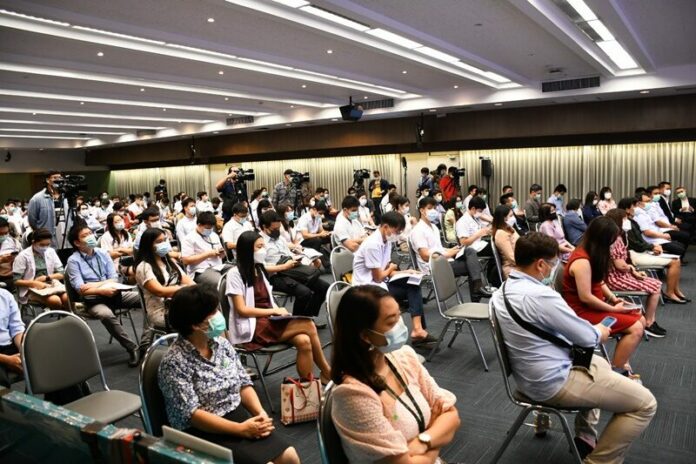 อายุรแพทย์ 4 สาขา 144 คน ช่วยงานดูแลผู้ป่วยโควิด 19