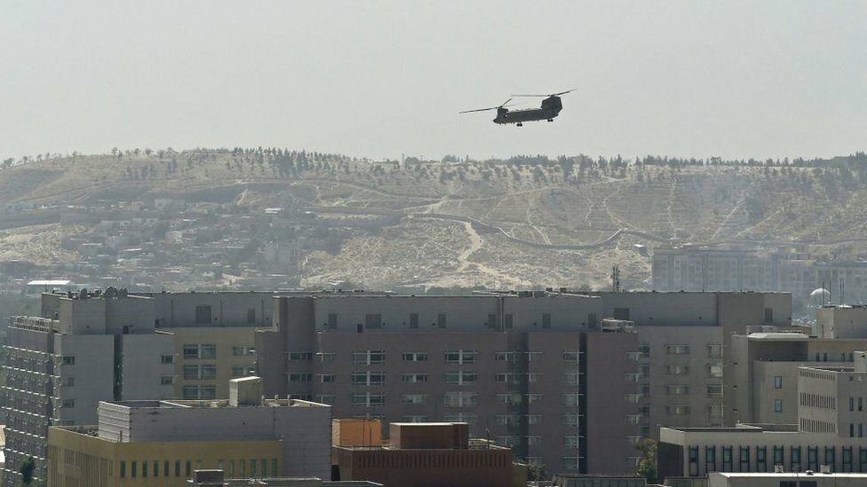 Helicopter landing on roof of US embassy in Kabul