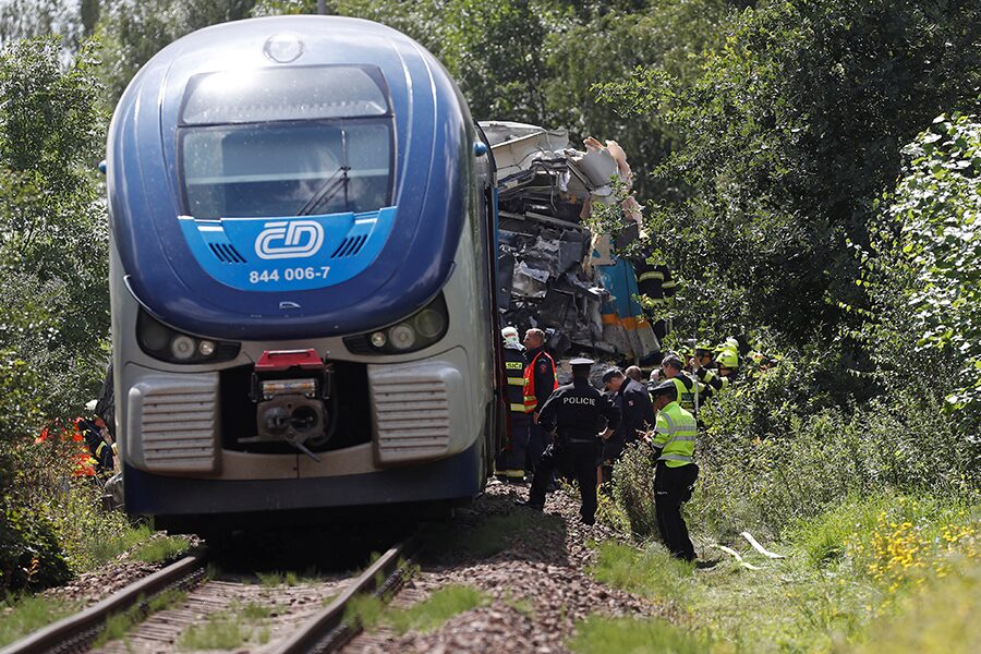 รถไฟชนกัน