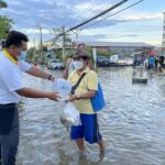 สิงห์อาสา ลงพื้นที่เร่งด่วน ช่วยน้ำท่วมชาวบางพลี สมุทรปราการ