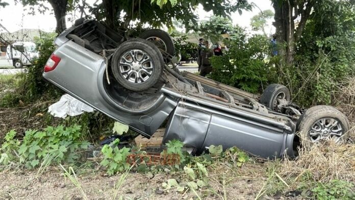 ดับ 3 กระบะคว่ำ