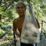 พระช่วยโยมทำอาหาร แจกชาวบ้าน ตอบแทนชาวบ้าน-สังคม