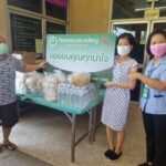 พระช่วยโยมทำอาหาร แจกชาวบ้าน ตอบแทนชาวบ้าน-สังคม