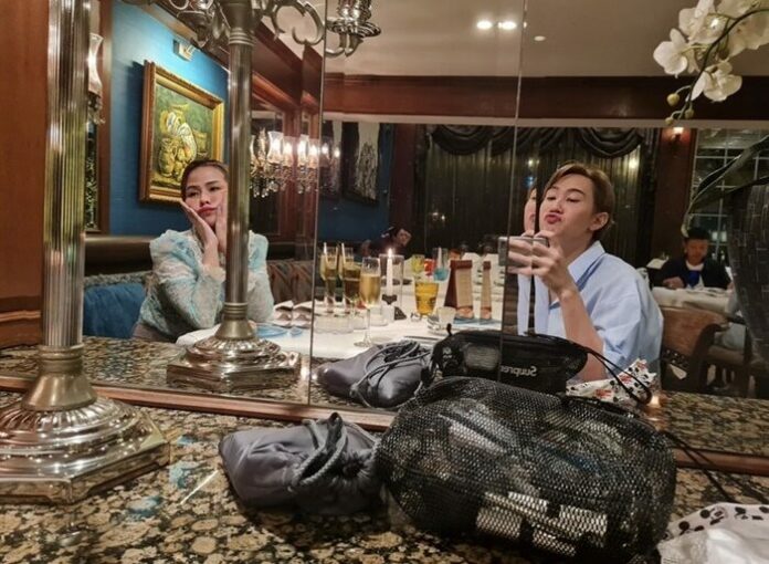 กว่าจะได้เห็นรูปคู่!