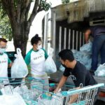 มูลนิธิ กลุ่มจิตอาสา และองค์กรสื่อ ร่วมแจกอาหาร 2 ล้านมื้อ ให้ชุมชนในกทม. – ปริมณฑล
