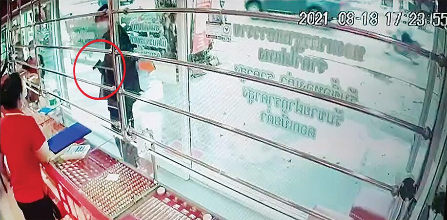 ตามสืบ4ปิดคดีจี้ร้านทอง แค่ 3 ช.ม.รวบโจร‘สวมวิก’ ใช้หนี้พนันบอลออนไลน์