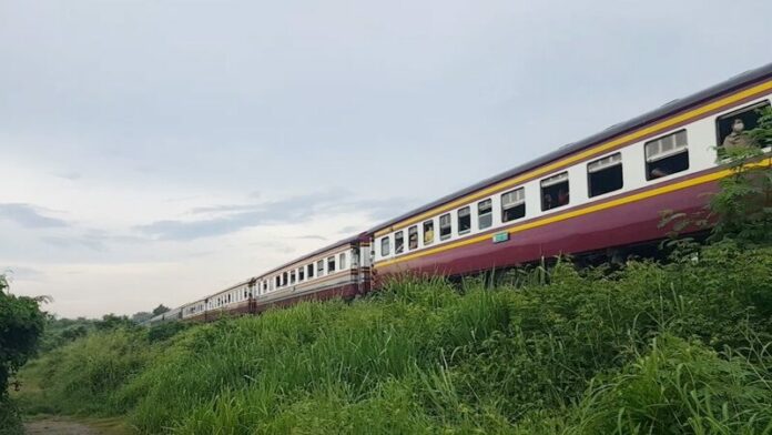 รถไฟขยี้ยับ