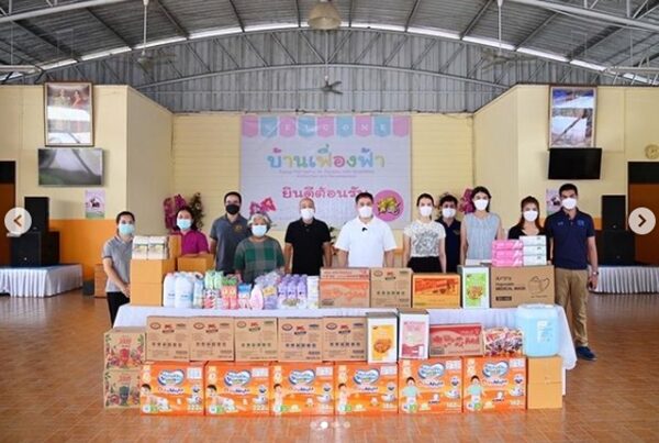'จุ๊บจิ๊บ' ภรรยา 'ธรรมนัส' เผยภาพครอบครัวสุดอบอุ่น ร่วมบริจาคสิ่งของช่วย บ้านเฟื่องฟ้า