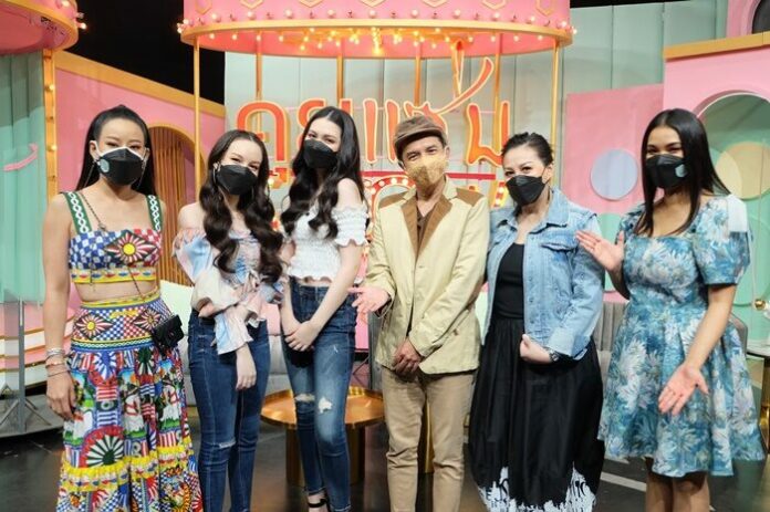 กระรอก เชิญยิ้ม