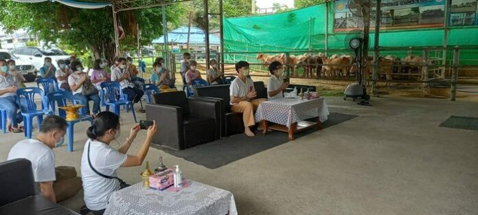 บี้ สุกฤษฎิ์ ร่วมกับแฟนคลับ