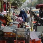 หาเงินหนีระบอบตาลิบัน ชาวอัฟกันเลหลังขายของ ตลาดนัดคาบูลครึกครื้น