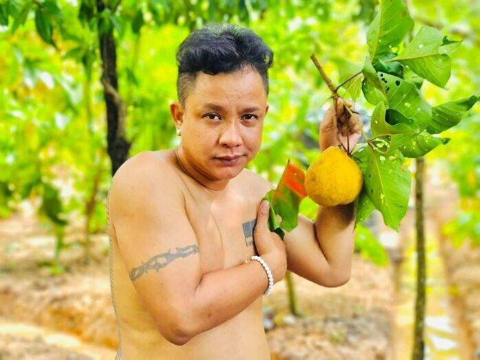 จั๊กกะบุ๋ม ฟาดรัฐบาล