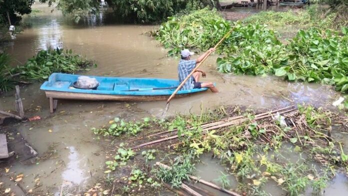 น้ำล้นตลิ่ง