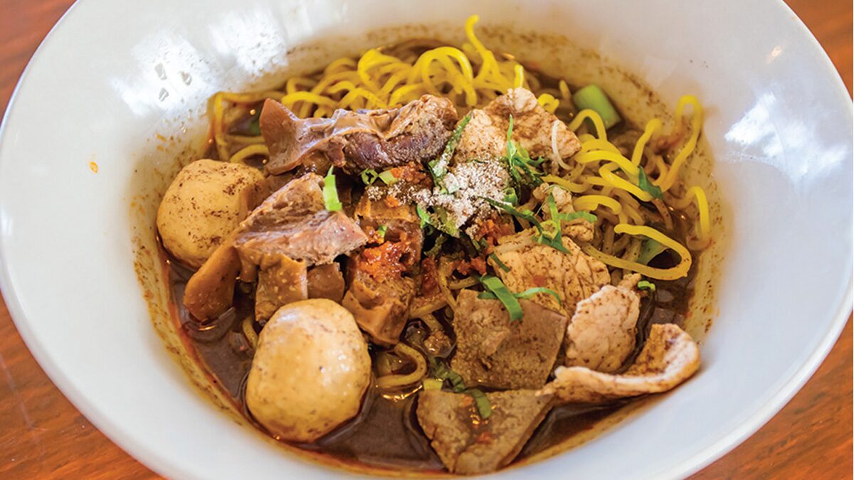 ก๋วยเตี๋ยวเรือใหญ่เฮียช - มาที่นี่มีแต่ของอร่อย เป็นสโลแกนของ 