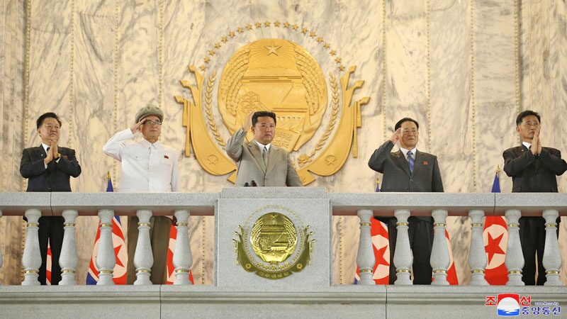 “สวนสนามกลางดึก” ฉลอง 73 ปีก่อตั้งเกาหลีเหนือ
