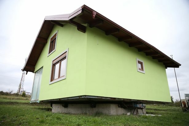 ลุงสร้างบ้านหมุน6ปีประชดเมีย
