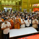 เจ้าอาวาสวัดไผ่ล้อม จัดพิธี เปลี่ยนผ้าครอง-ย้ายสังขาร หลวงพ่อพูล สู่ศาลาหลวงพ่อหลังใหม่