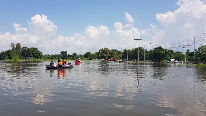 ชป.6 เร่งส่งรถบรรทุกน้ำประปา ช่วยโรงพยาบาลบ้านไผ่ จ.ขอนแก่น หลังเกิด น้ำท่วม โรงสูบน้ำดิบ