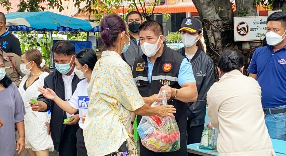 ธรรมนัส แจกของชุมชนวัดแจ้งศิริสัมพันธ์