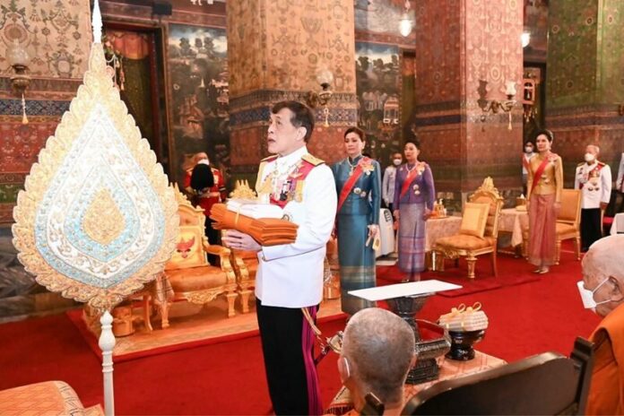 ในหลวง เสด็จพระราชดำเนิน วัดโสมนัส