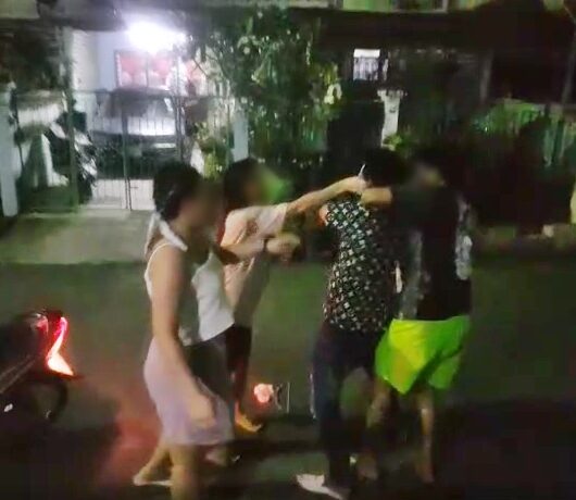 ชาวบ้านรุมจับชายหื่นบุก ลักกกน.สาว แม่ค้าออนไลน์ หลังก่อเหตุต่อเนื่อง ในพื้นที่ จ.นนทบุรี