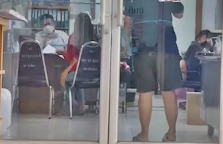 Culture of Chiang Mai - Municipality invites Olive to understand and asks him to wear a bra-undershirt.