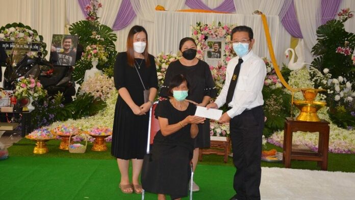 นักข่าว
