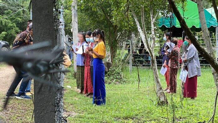 เข้าเมือง