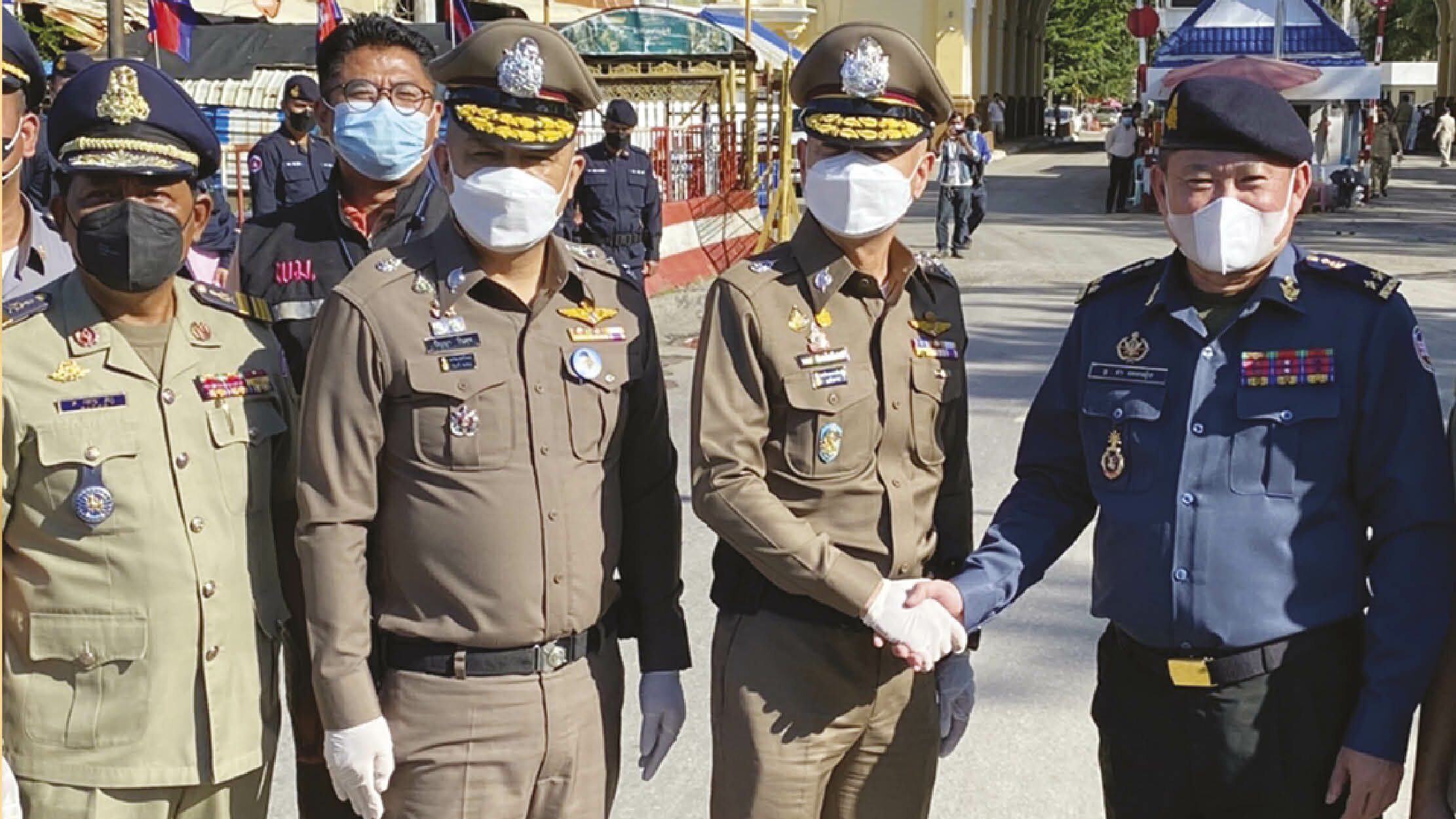 ตามตร.รับตัว103คนไทย โดนหลอกไปทำงานเขมร