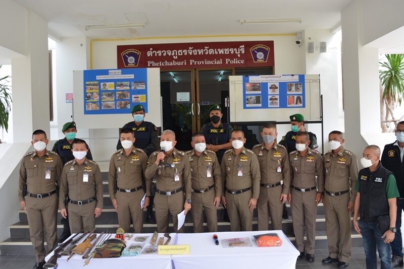 ตำรวจเพชรบุรี บุกรวบ มือปืนยิง หลานผู้ใหญ่บ้าน เสียชีวิตริมถนนในพื้นที่ อ.แก่งกระจาน