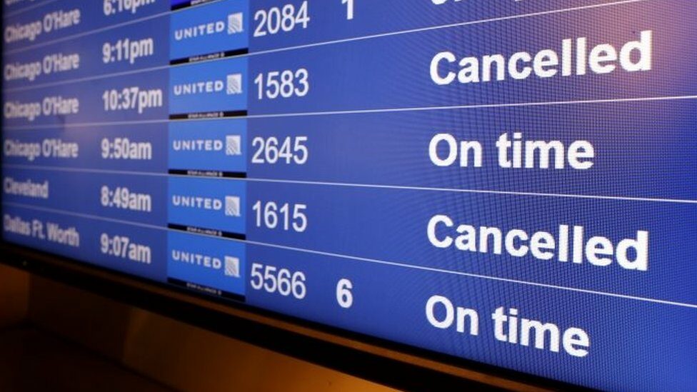 โควิด-19 : แผนการเดินทางช่วงคริสต์มาสสะดุด หลัง 4,500 เที่ยวบินทั่วโลกถูกยกเลิก
