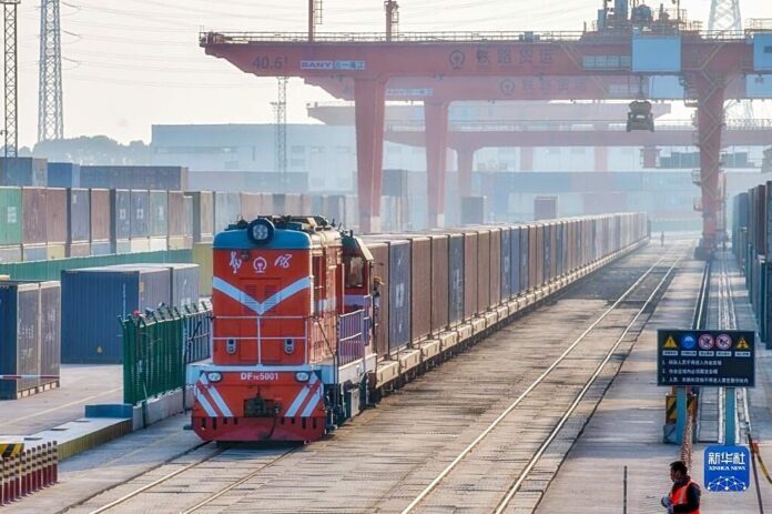 รถไฟสินค้าจีน-ลาวเริ่มแล้ว