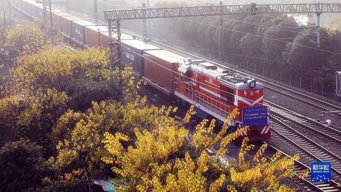 รถไฟสินค้าจีน-ลาวเริ่มแล้ว