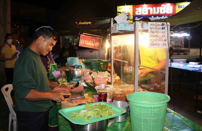ฮือฮา! อดีตนักร้องดัง 'รักชาติ ศิริชัย' เจ้าของเพลง 'ฉันทนาที่รัก'  ผันตัวขายลาบสู้ชีวิต - ข่าวสด