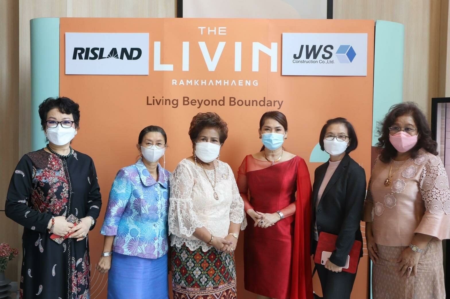 “LIVIN RAMKHAMHAENG & World Madam Health Salon”