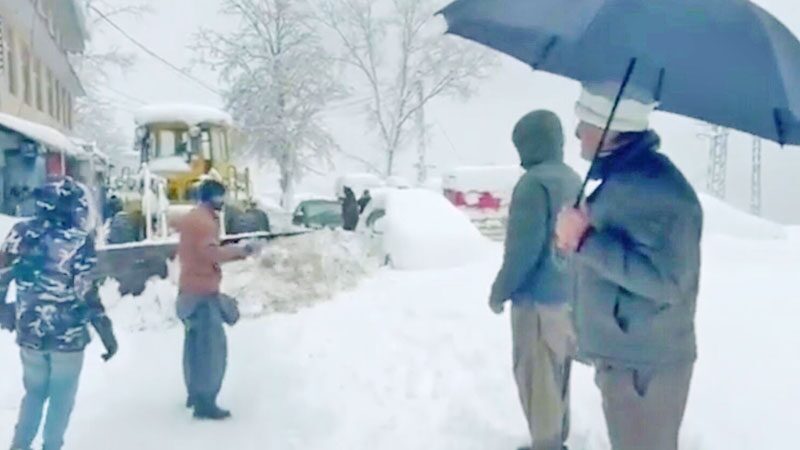“พายุหิมะถล่ม” นักท่องเที่ยว “หนาวตายคารถ” พุ่ง 20 ศพ!