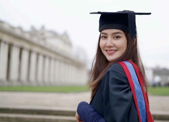 มะนาว ศรศิลป์ เปิดใจคว้าป.โทอังกฤษ หมดเป็นล้าน! สู้ไม่ถอยเจอโควิดชีวิตเปลี่ยน มะนาว ศรศิลป์ เปิดใจคว้าป.โทอังกฤษ หมดเป็นล้าน! สู้ไม่ถอยเจอโควิดชีวิตเปลี่ยน