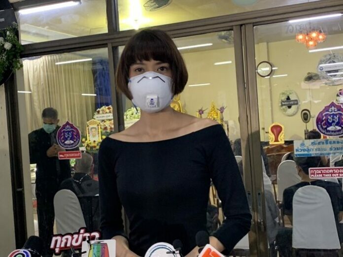 นุ่น สินิทธา เดินทางร่วมอาลัย