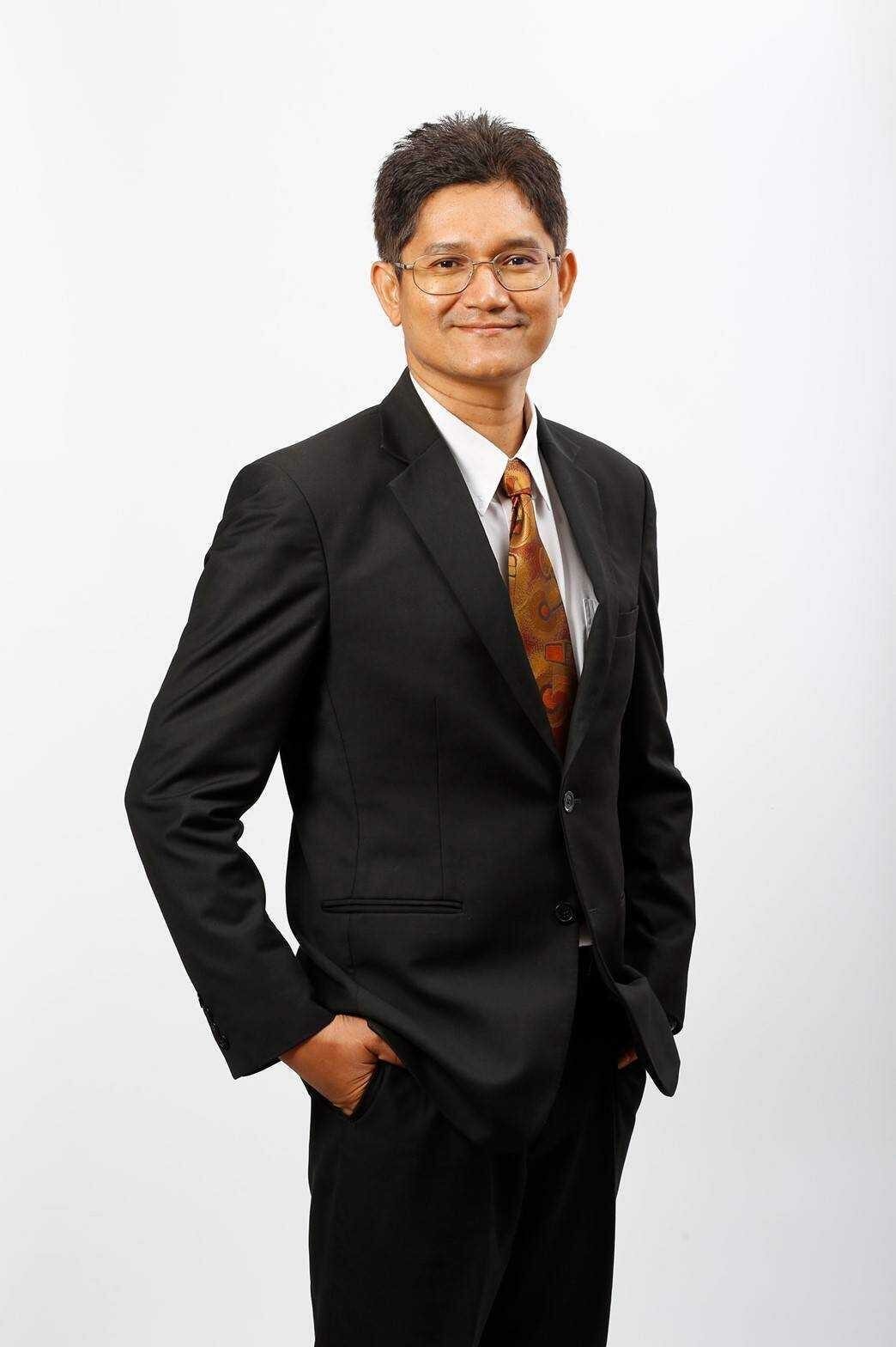 รศ.ดร.ธวัชชัย อ่อนจันทร์ ผู้อำนวยการสถาบันเทคโนโลยีนิวเคลียร์แห่งชาติ (องค์การมหาชน). หรือ สทน.