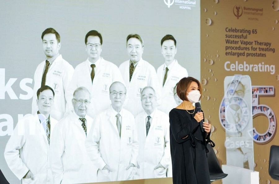 ภญ. อาทิรัตน์ จารุกิจพิพัฒน์ ประธานเจ้าหน้าที่บริหาร โรงพยาบาลบำรุงราษฎ
