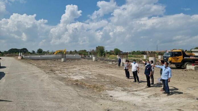 ชาวบ้านโวยโทลเวย์บางใหญ่ - กาญจนบุรี ลักไก่ตัดลงชุมชนอ้างงบไม่พอ